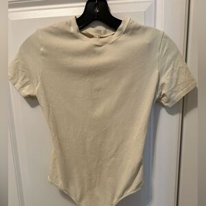 SKIMS Cream Short Sleeve Bodysuit in good used condition. Medium.